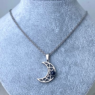 COLLAR CON DIJE QUE PROYECTA TE AMO EN 100 IDIOMAS - LUNA - Imagen 1