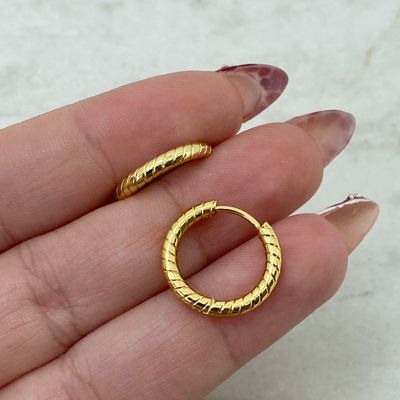 ARGOLLA ACERO DORADO BISAGRA LABRADA TORZADA - Imagen 1