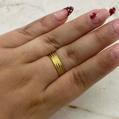 ANILLO ACERO DORADO ALIANZA 3 LINEAS BRILLOSAS - Imagen 1