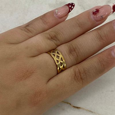 ANILLO ACERO DORADO DOBLE LINEA CON ROMBOS - Imagen 1