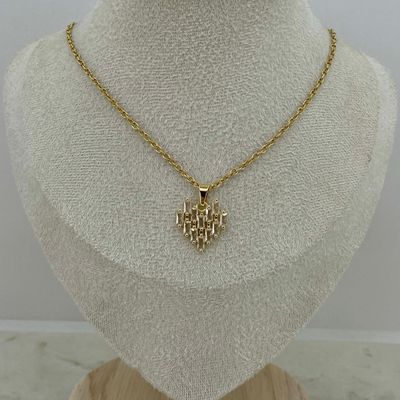 COLLAR ACERO DORADO CORAZON CON CUBICS RECTANGULARES - Imagen 1