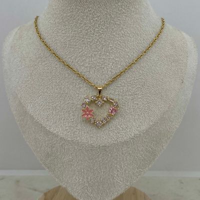 COLLAR ACERO DORADO CORAZON DE CUBICS Y FLOR ROSA - Imagen 1