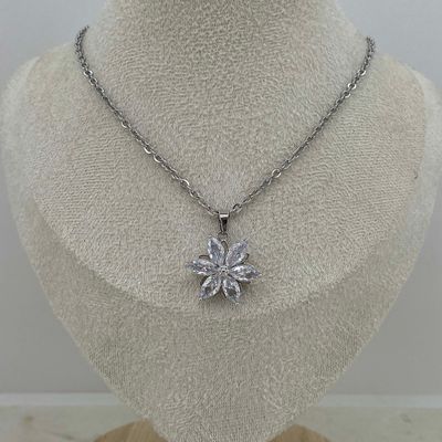 COLLAR CON DIJE GIRATORIO - FLOR DE CUBICS - Imagen 1