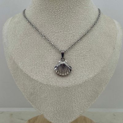COLLAR CON DIJE ALMEJA MACIZA LABRADA - Imagen 1