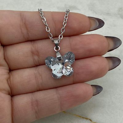 COLLAR CON DIJE CRISTAL - MARIPOSA PLATEADA - Imagen 1