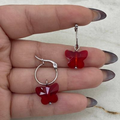 ARGOLLA FINA CON CRISTAL - MARIPOSA ROJA - Imagen 1