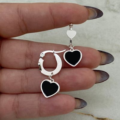 ARGOLLA ACERO BLANCO PLANA CON CORAZON LISO Y CORAZON COLGANTE - NEGRO - Imagen 1