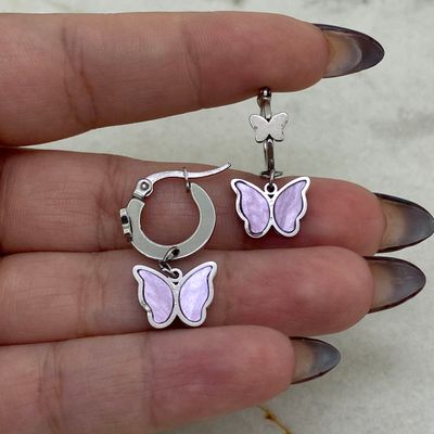ARGOLLA PLANA CON MARIPOSA LISA Y MARIPOSA COLGANTE - LILA - Imagen 1