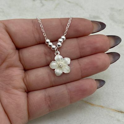 COLLAR ACERO BLANCO CON BOLITAS - FLOR BLANCA - Imagen 1