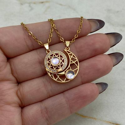 COLLAR ACERO DORADO PARA COMPARTIR - LUNA Y SOL CON OPAL TORNASOL - Imagen 1