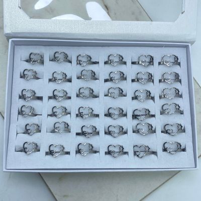 CAJA DE ANILLOS CORAZON CALADO CON ESTRELLA Y CORAZON - Imagen 1