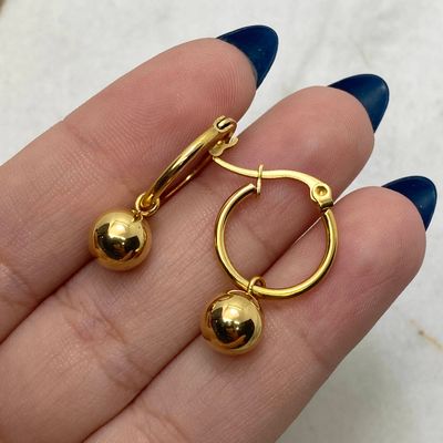 ARGOLLA ACERO DORADO CON BOLITA COLGANTE GRANDE - Imagen 1