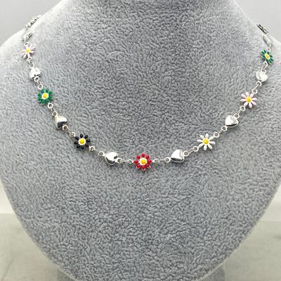 COLLAR ACERO BLANCO - MARGARITAS DE COLORES Y CORAZONES - Imagen 1