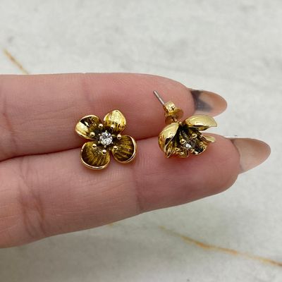 AROS ACERO DORADO FLOR MACIZA CON STRASS BLANCO - Imagen 1
