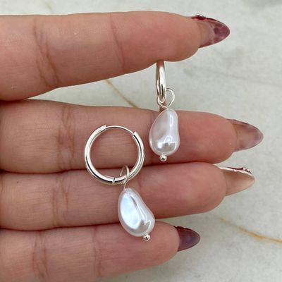 ARGOLLA ACERO BLANCO BISAGRA CON PERLA GOTA - Imagen 1