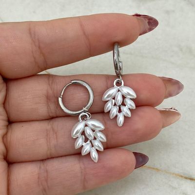 ARGOLLA BISAGRA CON HOJITAS DE PERLAS - Imagen 1