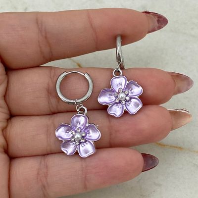 ARGOLLA BISAGRA FLOR CON STRASS Y PERLA - LILA - Imagen 1