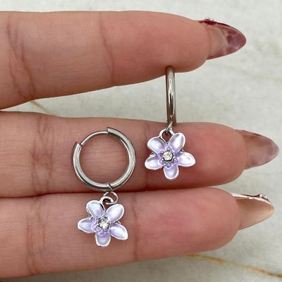 ARGOLLA BISAGRA CON FLOR CHICA CON STRASS - LILA - Imagen 1